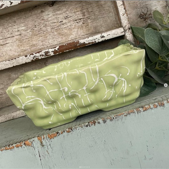 Vintage Pottery Planter Pale Green White Spatterware Scallop Rim Rectangular - Picture 1 of 7